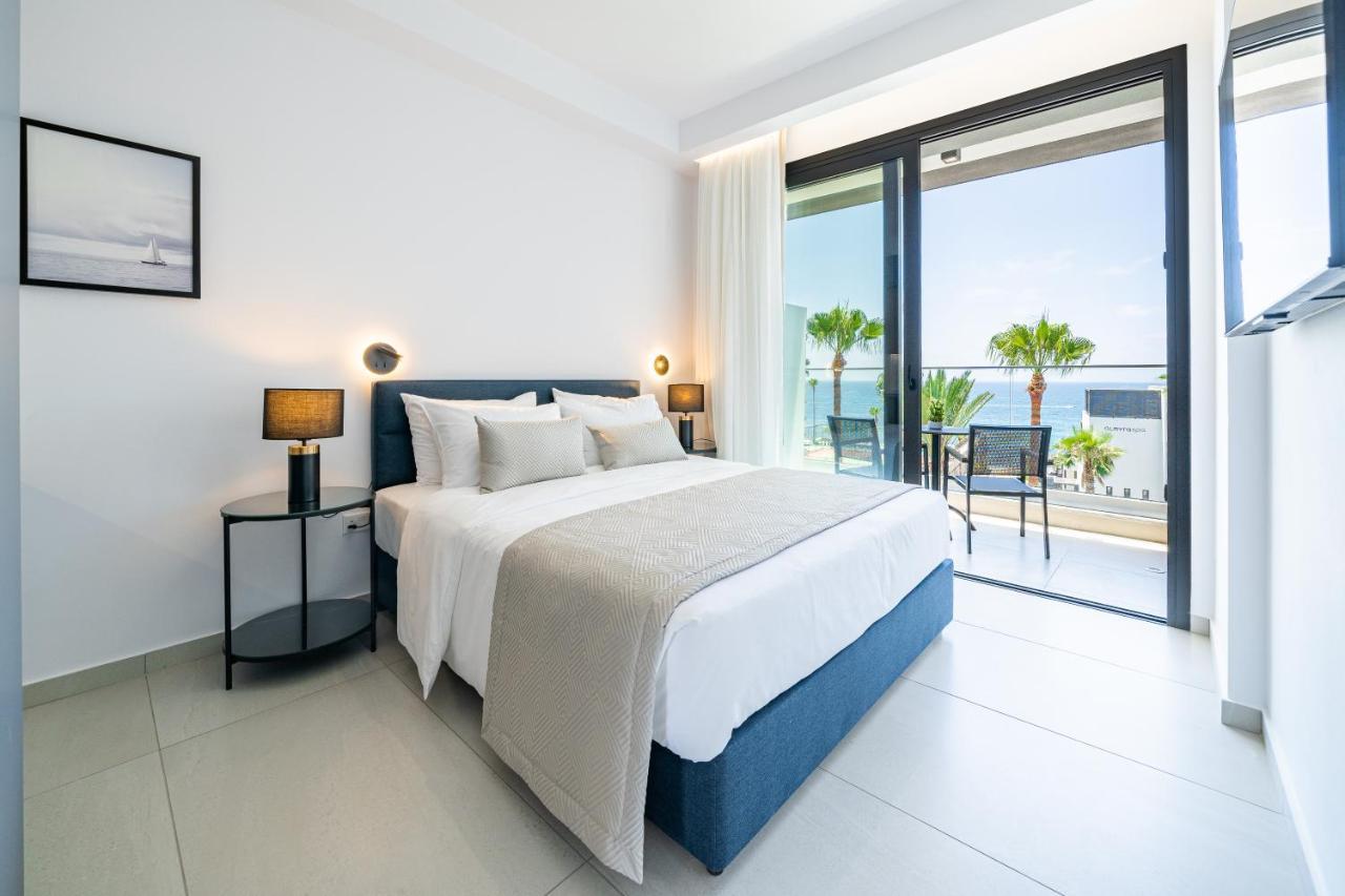 Waterside Sea View Apartments Paphos Ngoại thất bức ảnh