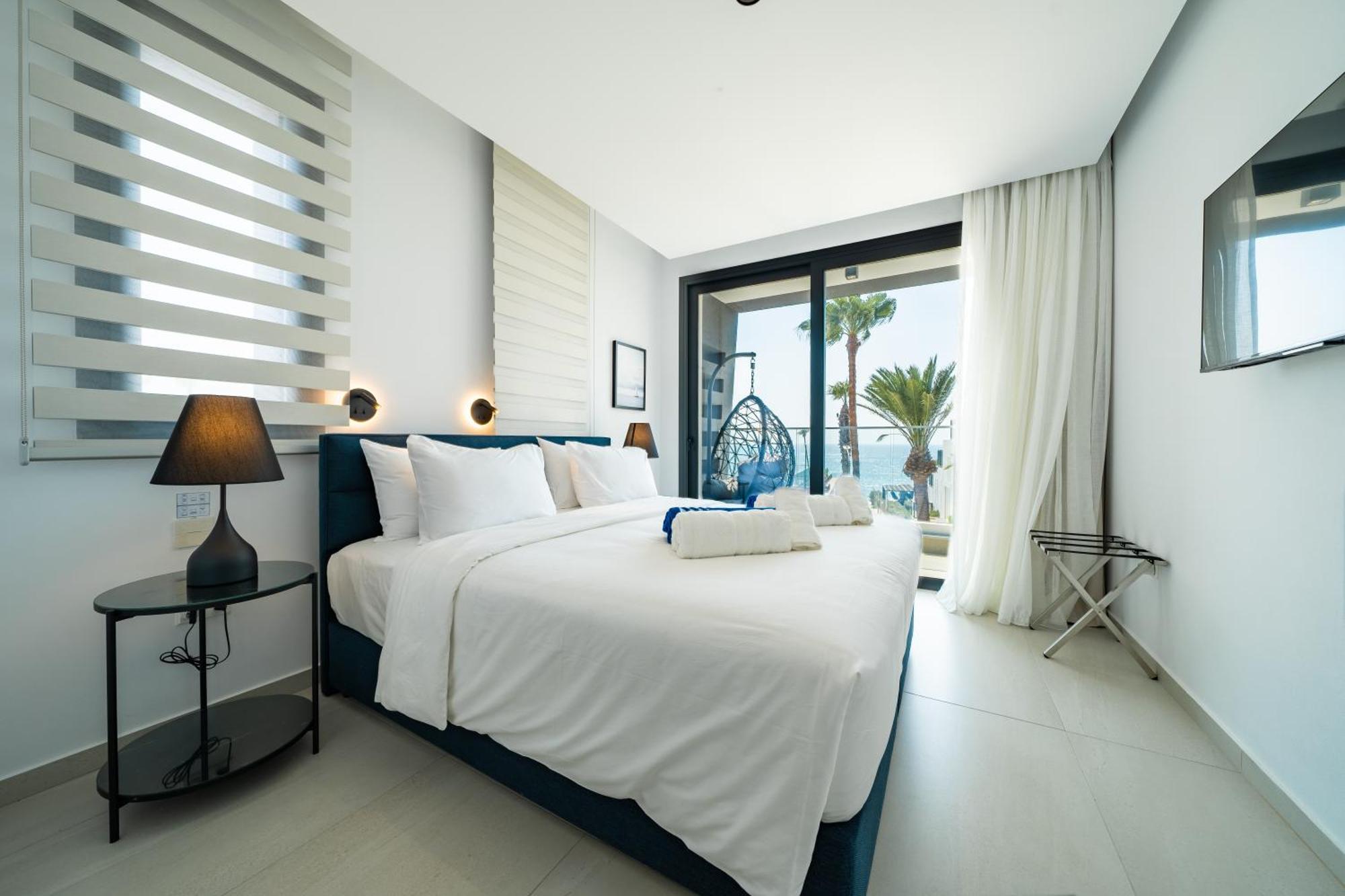 Waterside Sea View Apartments Paphos Ngoại thất bức ảnh