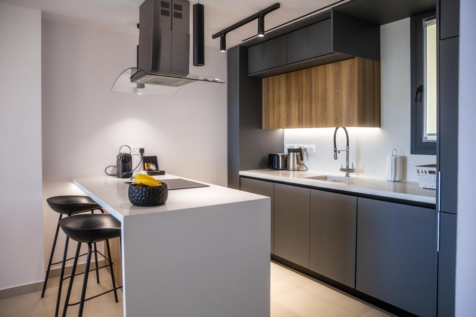 Waterside Sea View Apartments Paphos Ngoại thất bức ảnh
