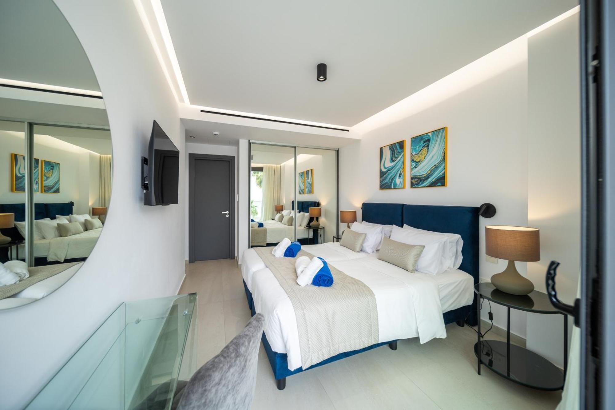Waterside Sea View Apartments Paphos Ngoại thất bức ảnh